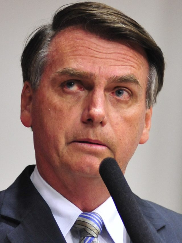 Hacker Bolsonaro perguntou se era possível invadir urna eletrônica