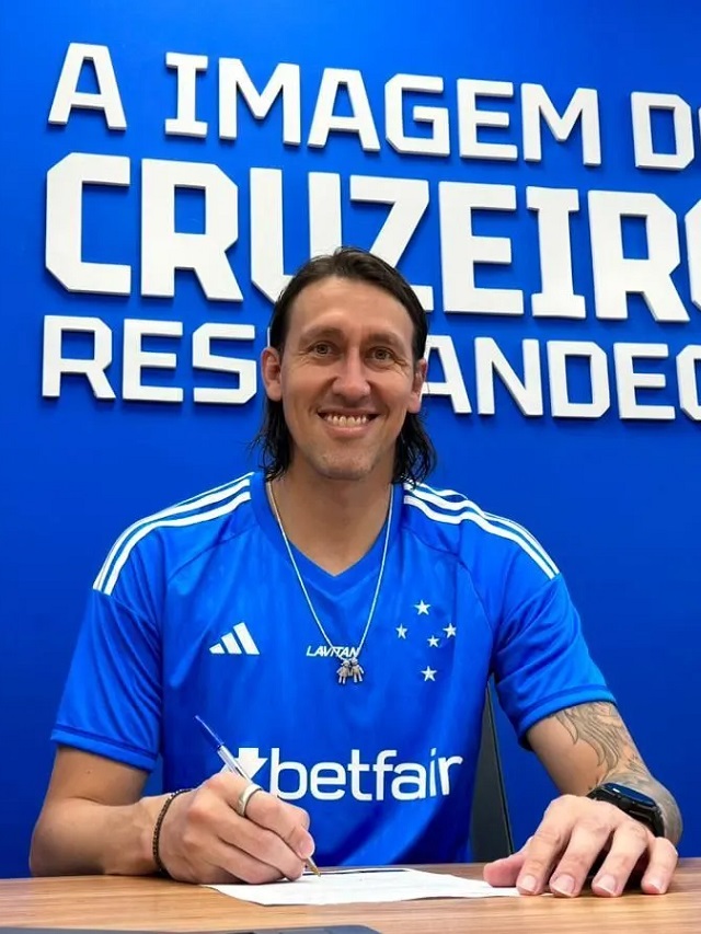 Cássio assina contrato o Cruzeiro até maio de 2027 Web Stories