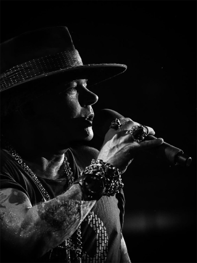 Guns N' Roses lança “Absurd”, primeira música em 13 anos  Stories