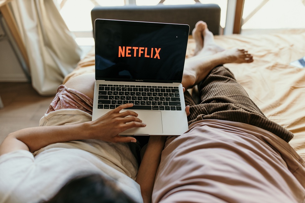 Netflix pode reprimir o compartilhamento de contas e senhas; entenda o que  significa