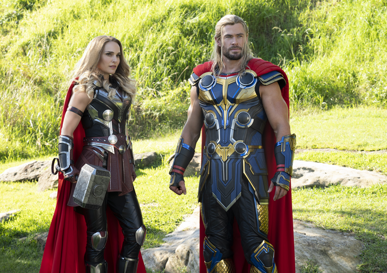 Thor: ator parou de comer carne antes de gravar beijo com Natalie