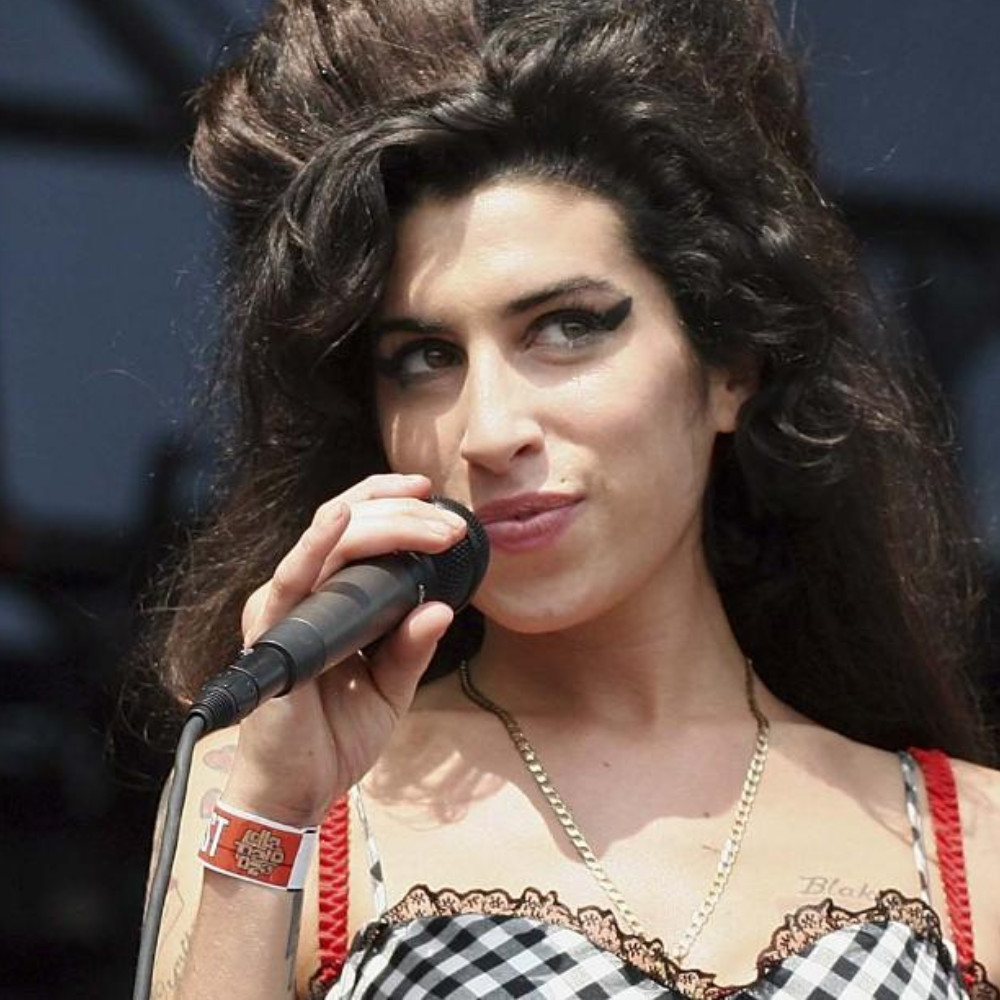 A atriz que impressiona na pele de Amy Winehouse em filme sobre cantora