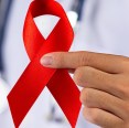 Homem tem remissão do HIV após transplante de células-tronco