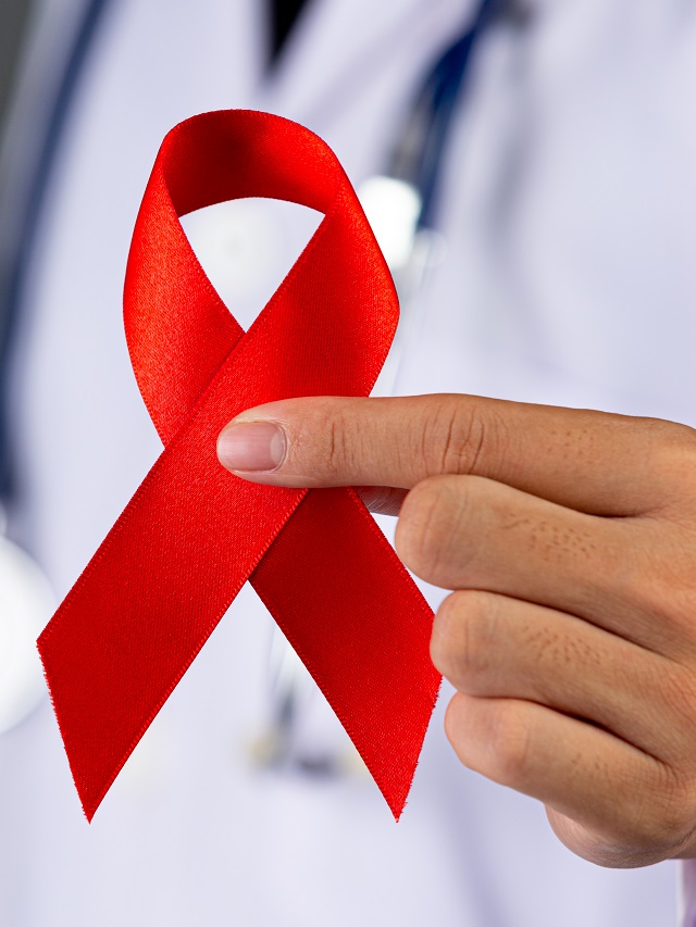 Homem tem remissão do HIV após transplante de células-tronco