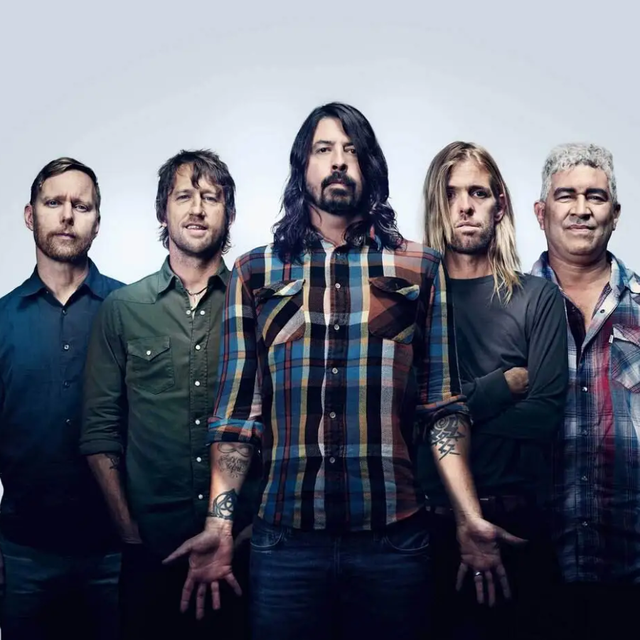 Foo Fighters Brasil on X: Vendas abertas para o @thetownfestival! Que for  conseguindo comprar comenta aqui 🤘  / X
