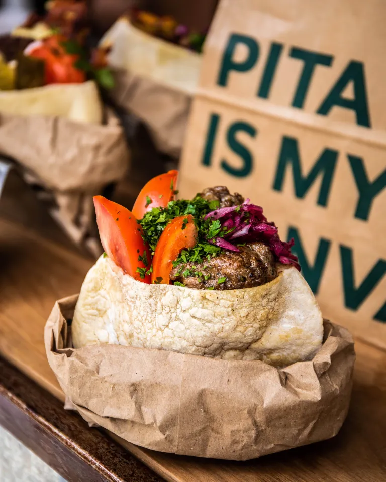 Novidade no Rio, Balcão leva comida de rua israelense a Copacabana