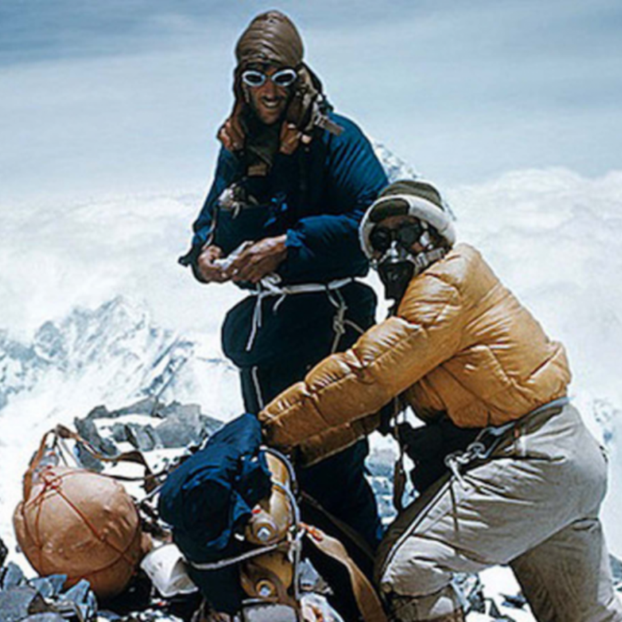 Everest sofre com excesso de alpinistas 70 anos após primeira