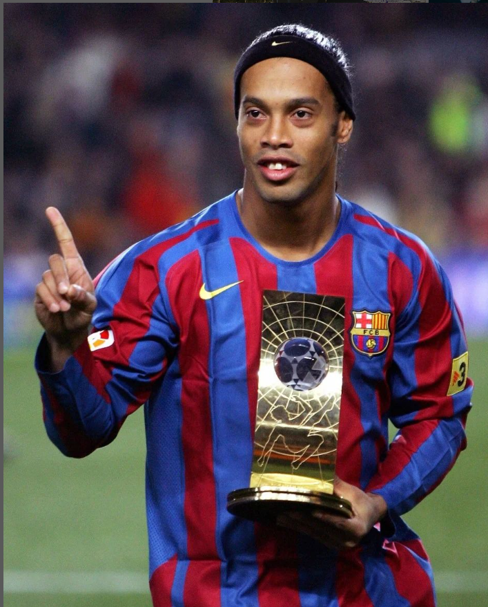 MUSIALA ❤️ RONALDINHO! Ele nasceu em 2003, mas ainda bem que