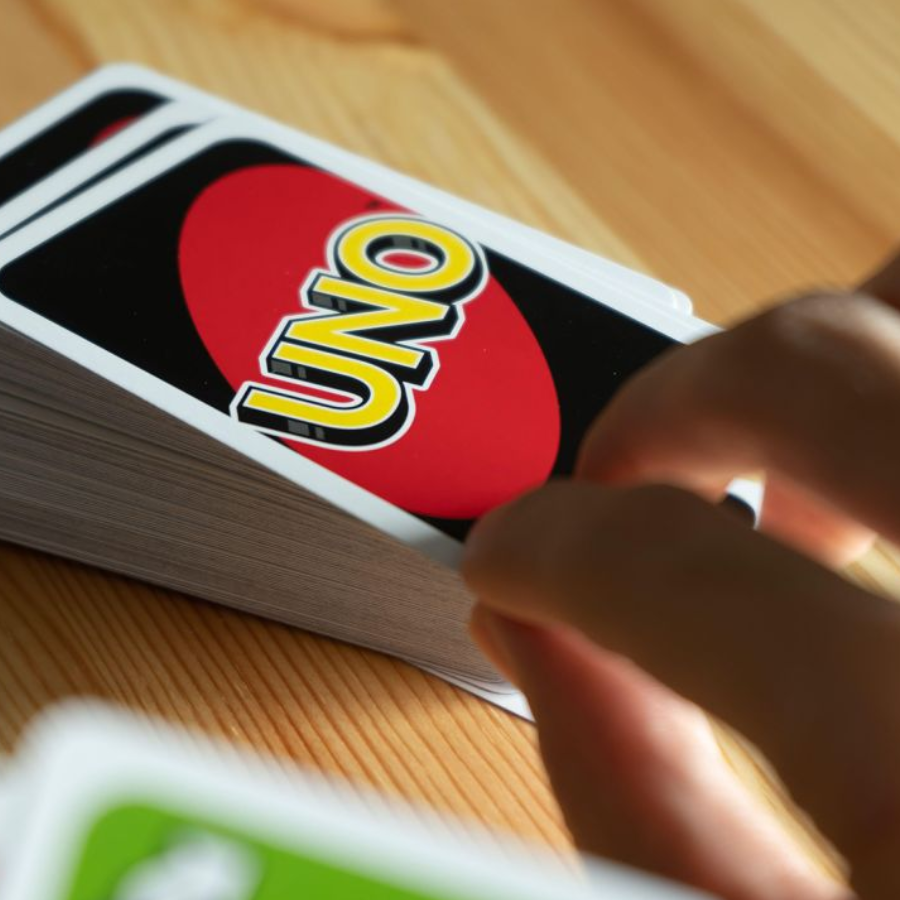 Mattel lança vaga para jogador de Uno com salário de R$ 21 mil por