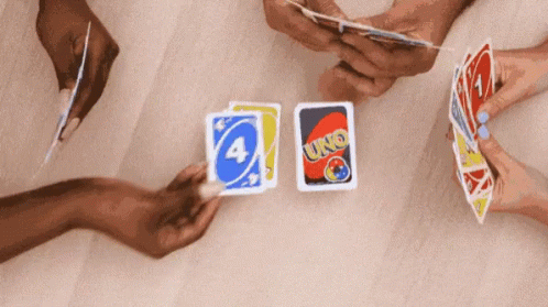 Jogo Uncard Com Todas As Cartas Invertidas Na Mão Do Jogador