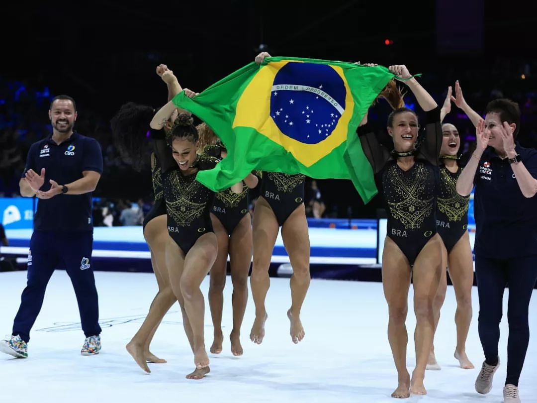 Equipe feminina do Brasil fatura prata inédita no Campeonato Mundial de  Ginástica