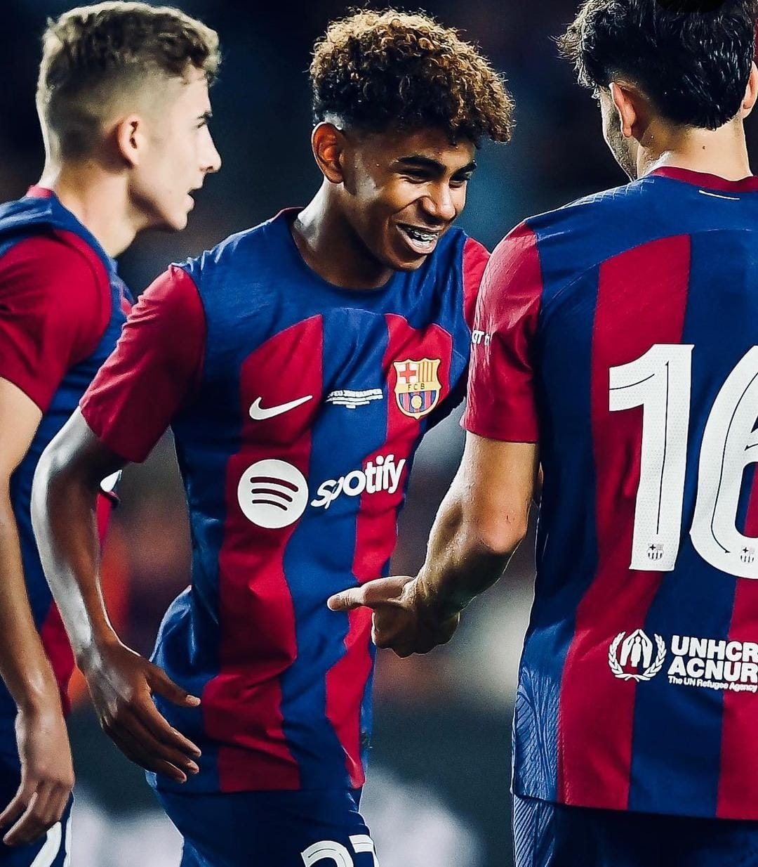 Jogador de 16 anos do Barcelona assina contrato com cláusula de R$ 5,3  bilhões