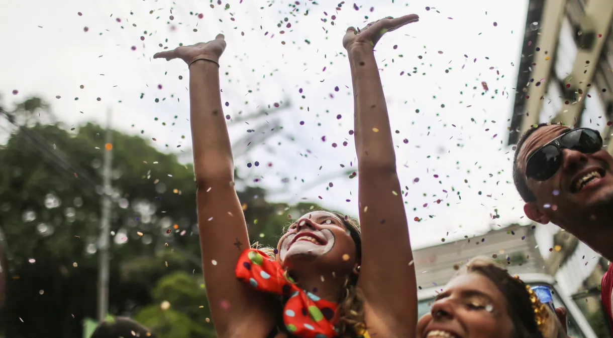 A folia está chegando: veja dicas para curtir o Carnaval com saúde