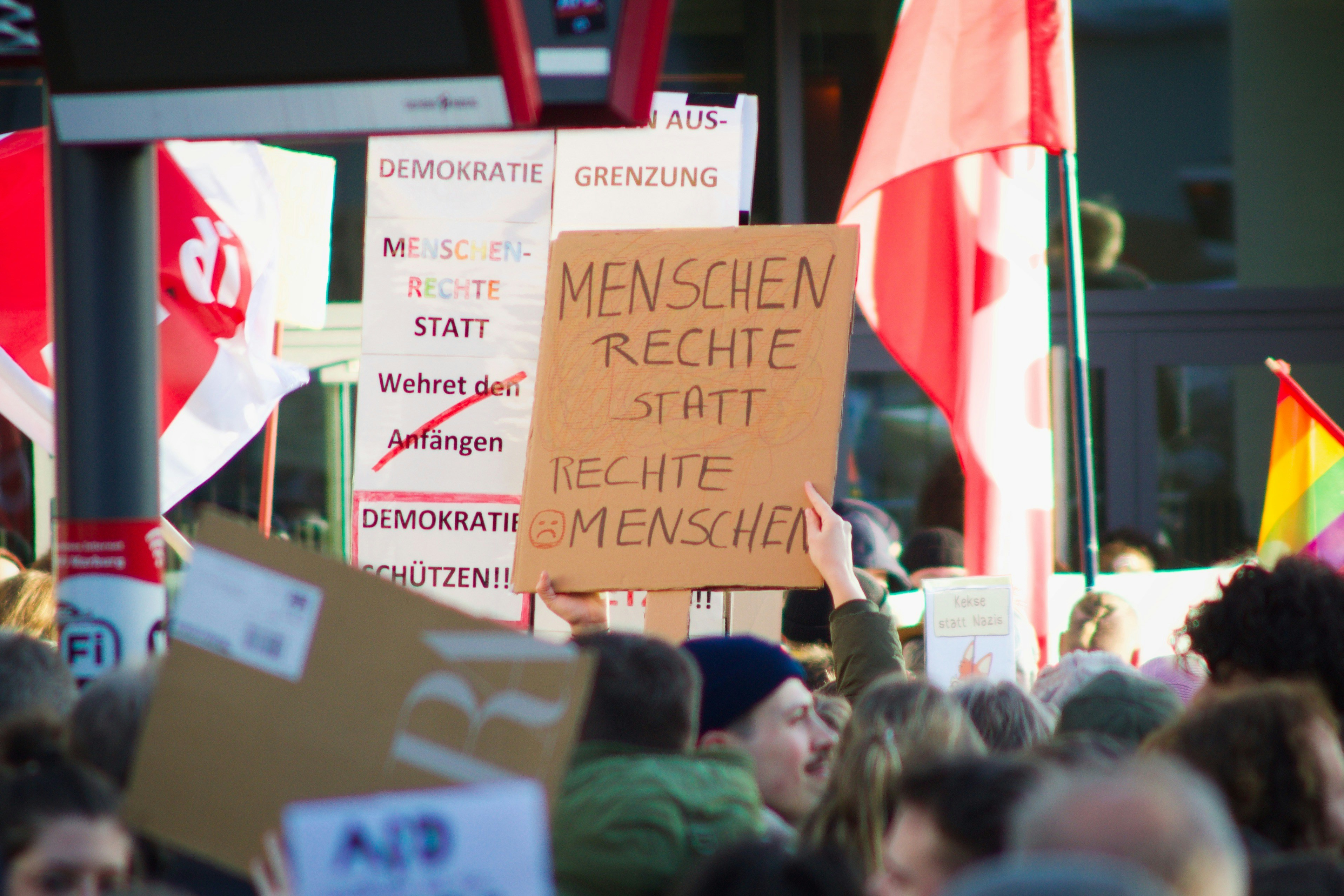Apoio à extrema-direita na Alemanha atinge menor nível em 6 meses