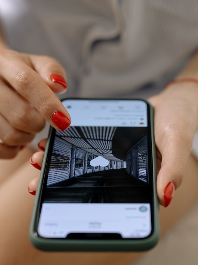 Instagram ultrapassa TikTok e se torna o aplicativo mais baixado