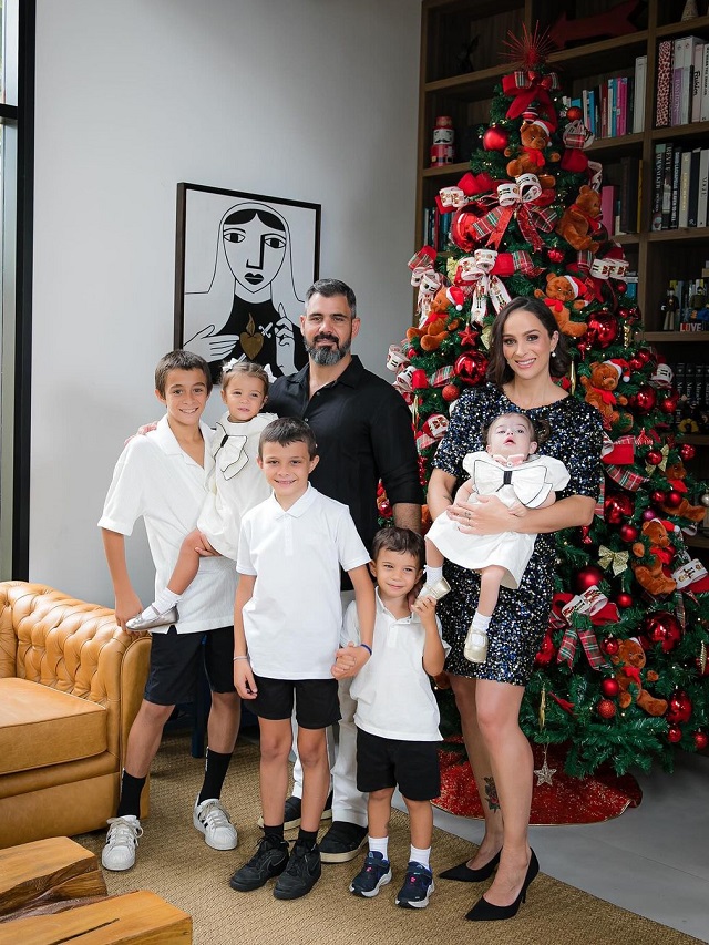 Letícia Cazarré desabafa sobre cuidados com seis filhos: “Caos”