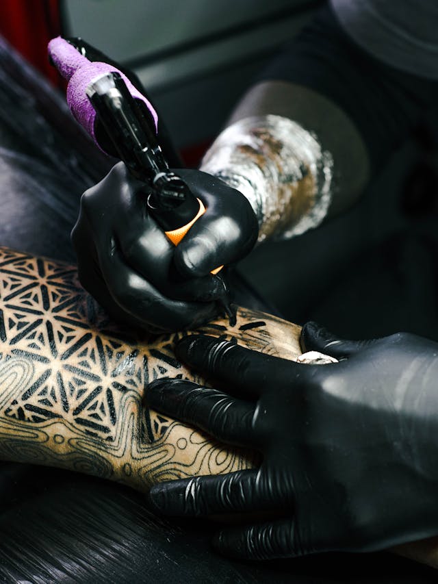 Saiba como foram feitas as tatuagens mais antigas do mundo | Web ...