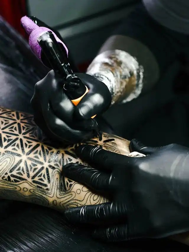 Saiba como foram feitas as tatuagens mais antigas do mundo