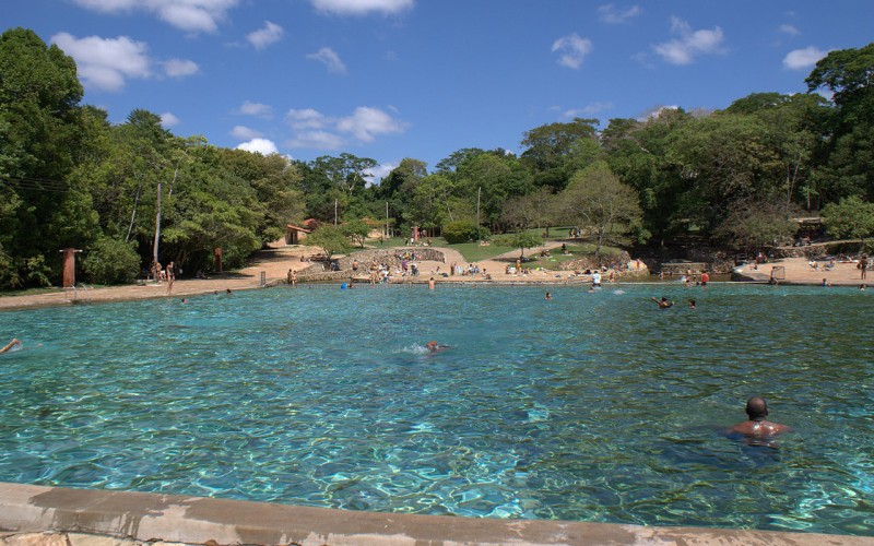 Brasília tem parque com piscinas de água mineral