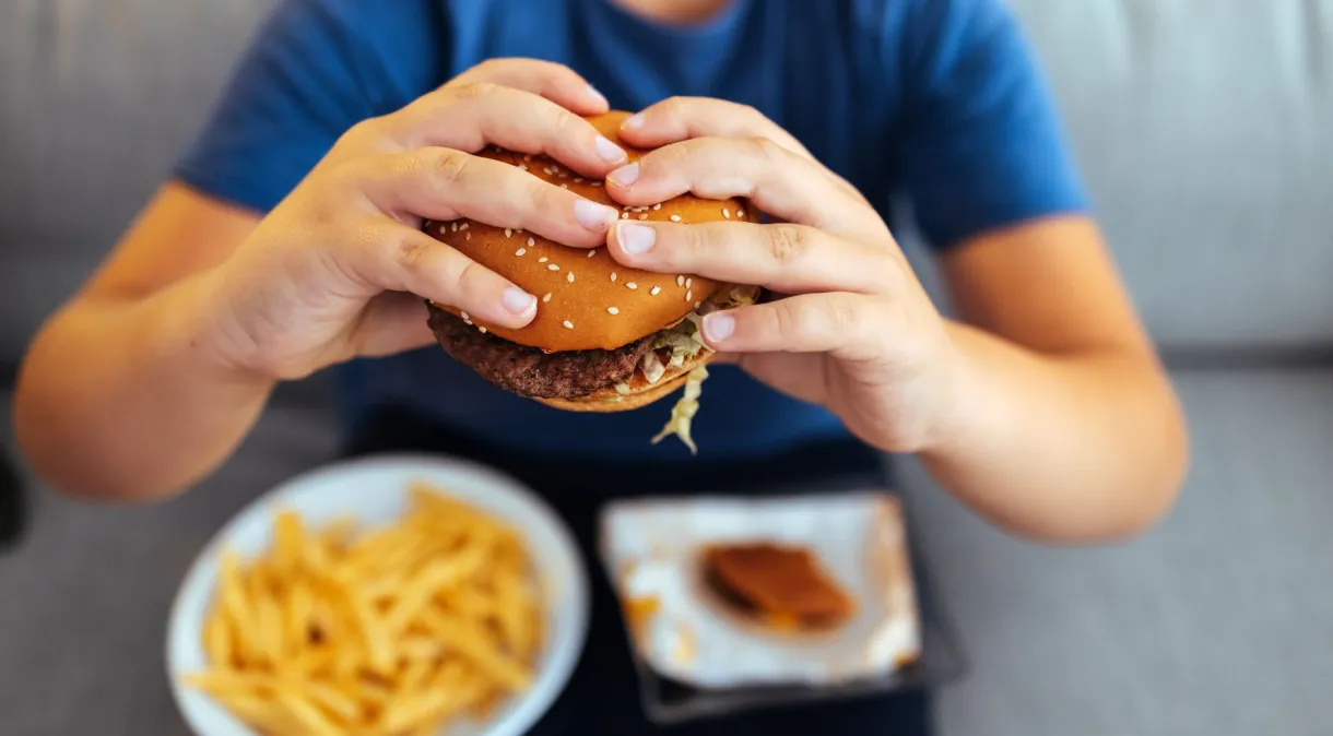 Diminuir calorias pode prolongar a vida, aponta novo estudo