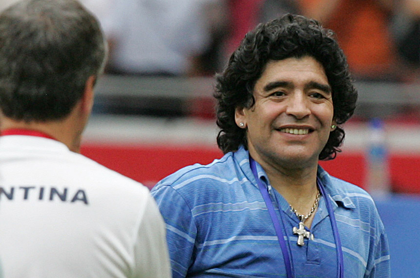 Herdeiros de Maradona tentam impedir leilão de Bola de Ouro