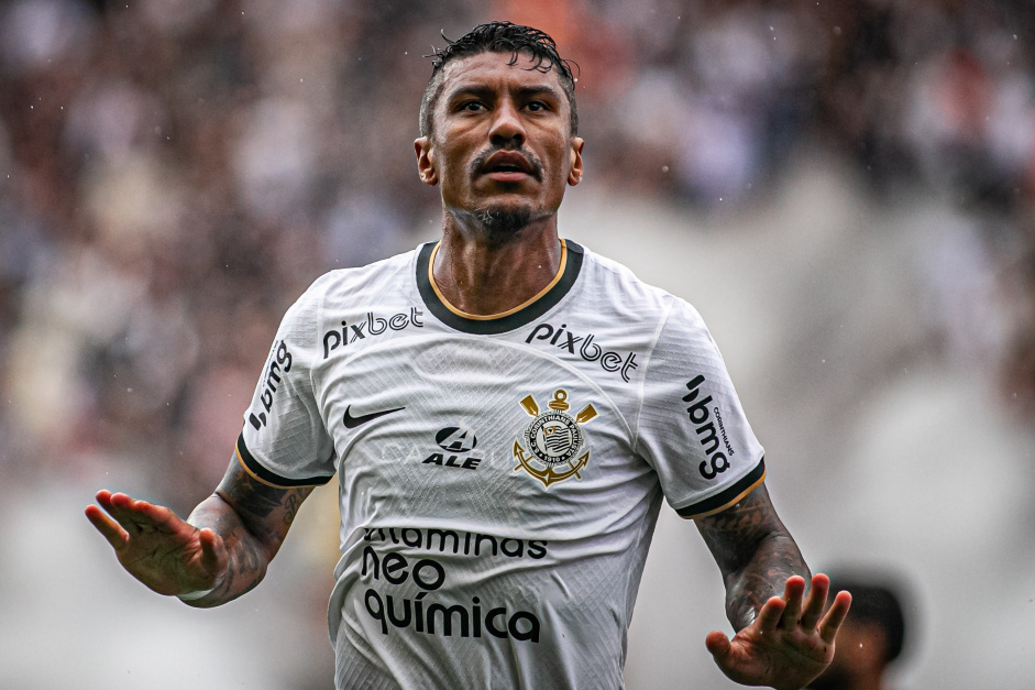Emocionado, Paulinho confirma despedida do Corinthians