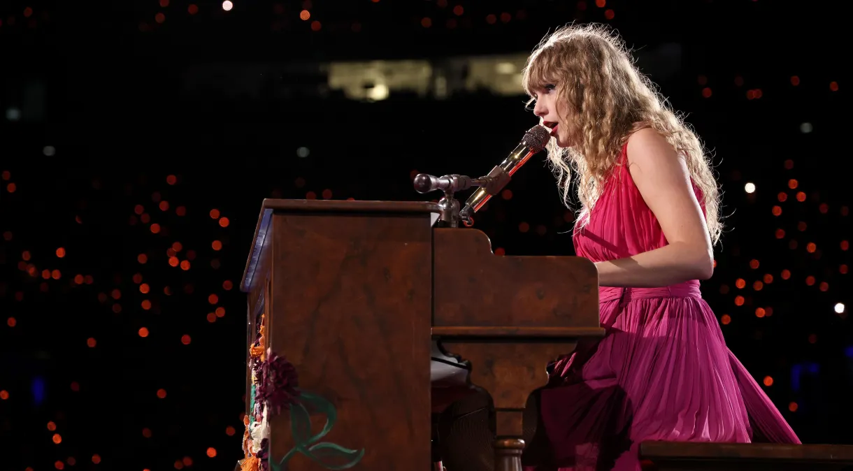 Taylor Swift ganha prêmio de Compositora do Ano no BMI Pop Awards