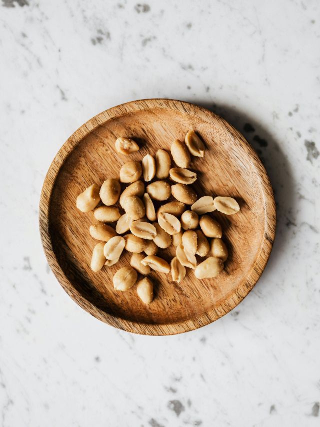 Descubra os benefícios e riscos do amendoim