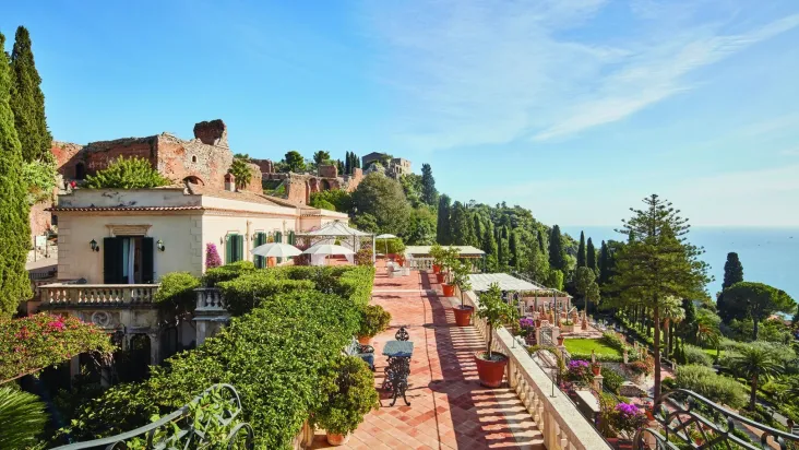 Taormina: hotéis históricos com vista para Mar Jônico seduzem turistas