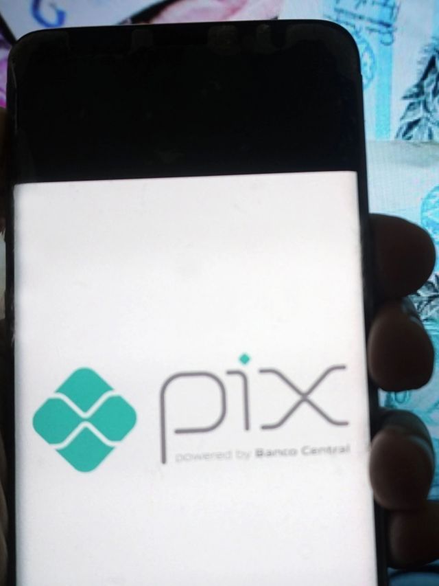 Geração Z usa mais o Pix e prefere preço à qualidade, diz Cielo