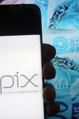 Geração Z usa mais o Pix e prefere preço à qualidade, diz Cielo