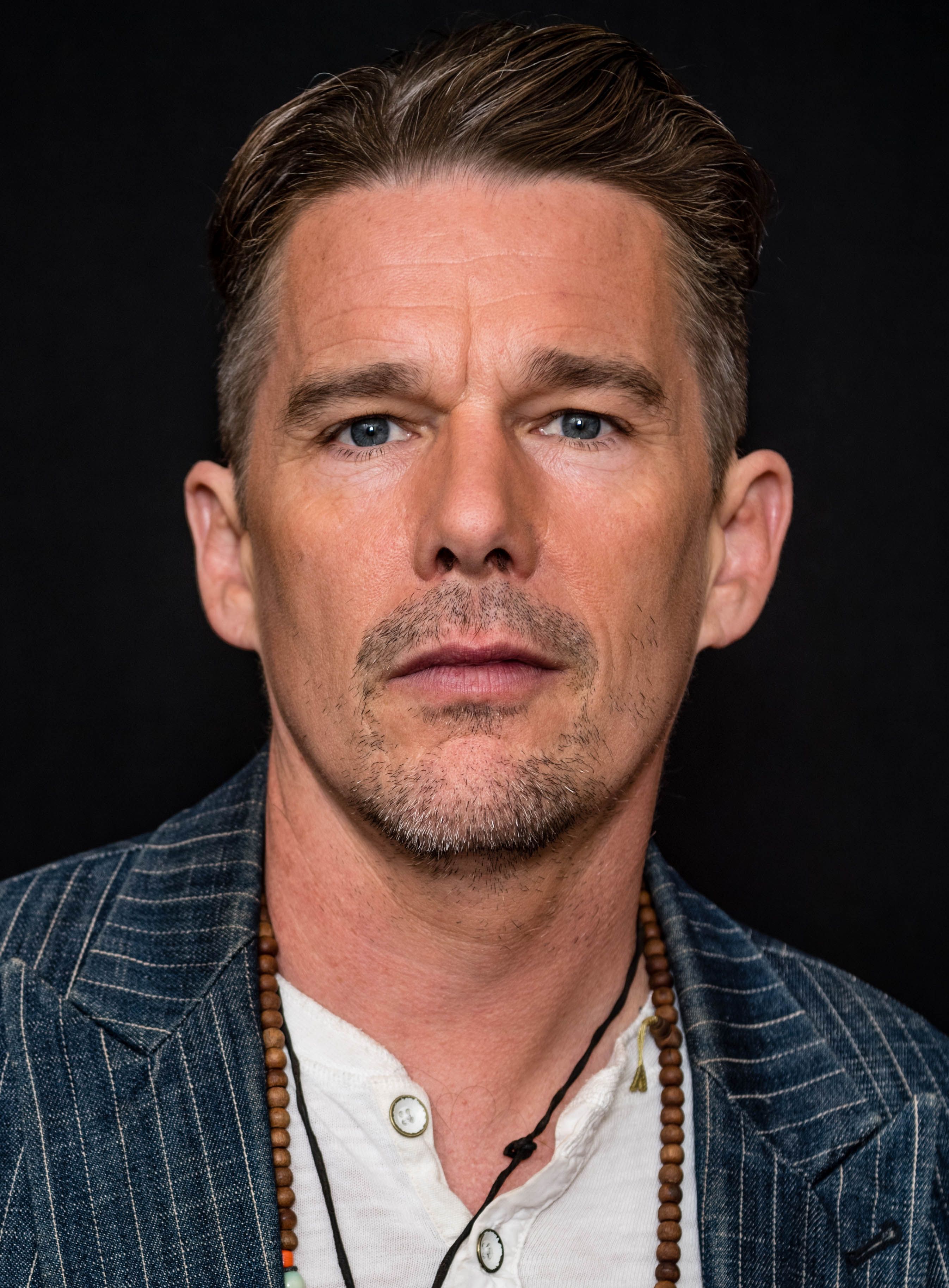 Ethan Hawke compara sensação de atuar com “alegria de usar drogas”