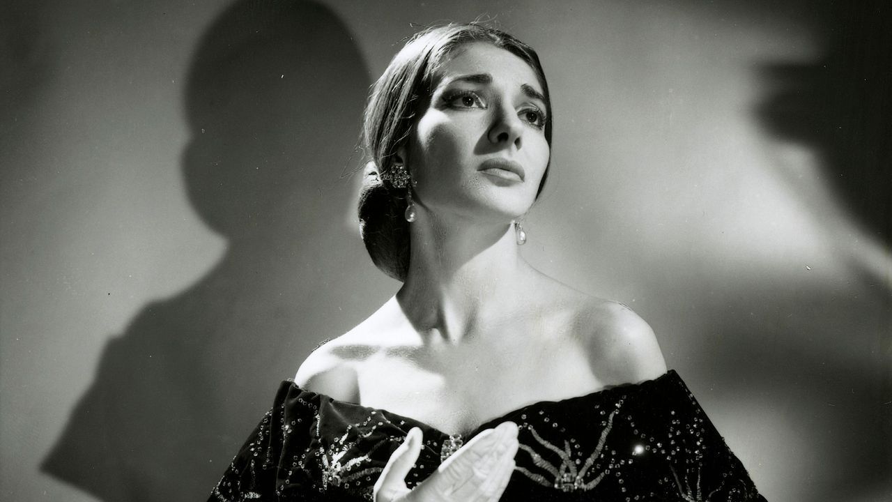 Conheça Maria Callas, cantora de ópera interpretada por Angelina Jolie