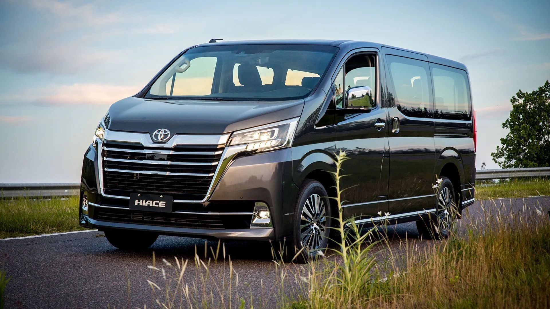 Toyota Hiace: furgão pode chegar ao Brasil com preço competitivo