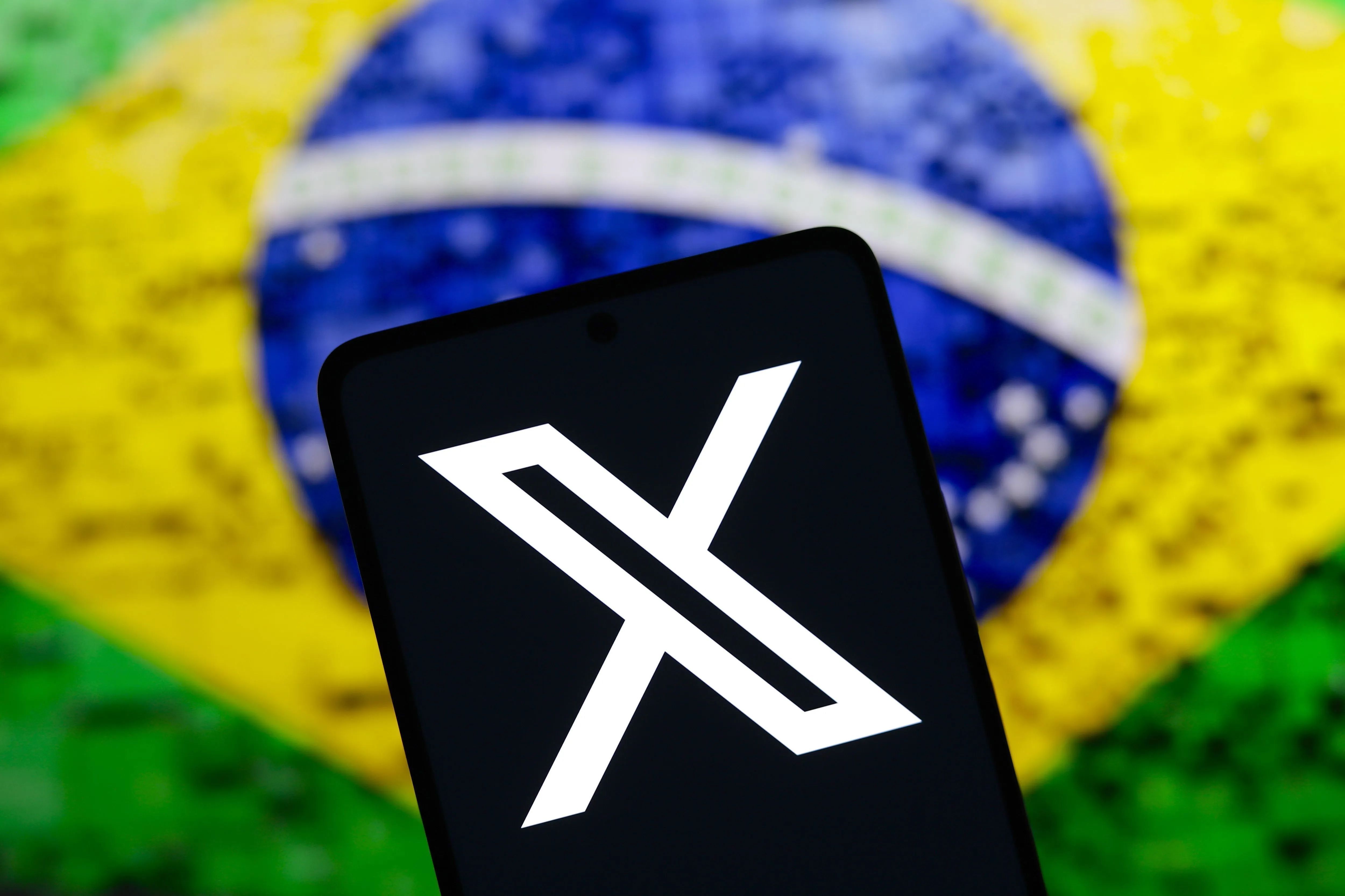 Multas do X foram pagas, mas site continua suspenso no Brasil; entenda