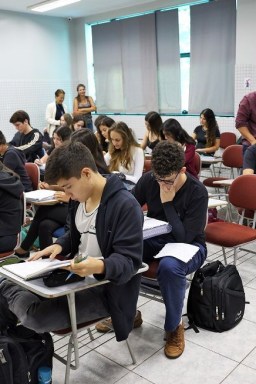 Pisa 2025 tem menor média mundial já registrada no estudo