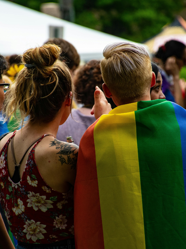 Mais de 50% de brasileiros LGBTQIA+ já sofreram preconceito em viagens