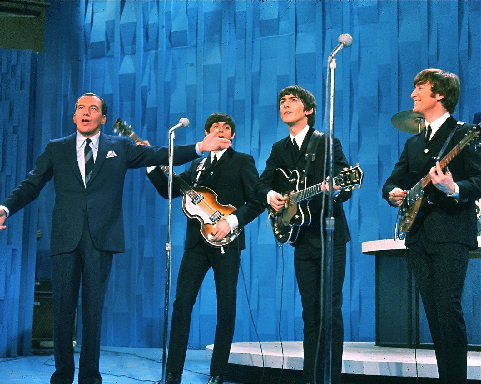 Ringo Starr agradece após vitória dos Beatles no Grammy: 