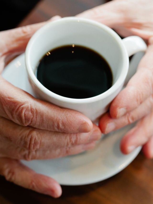 “Soneca com café” funciona melhor que um cochilo comum?