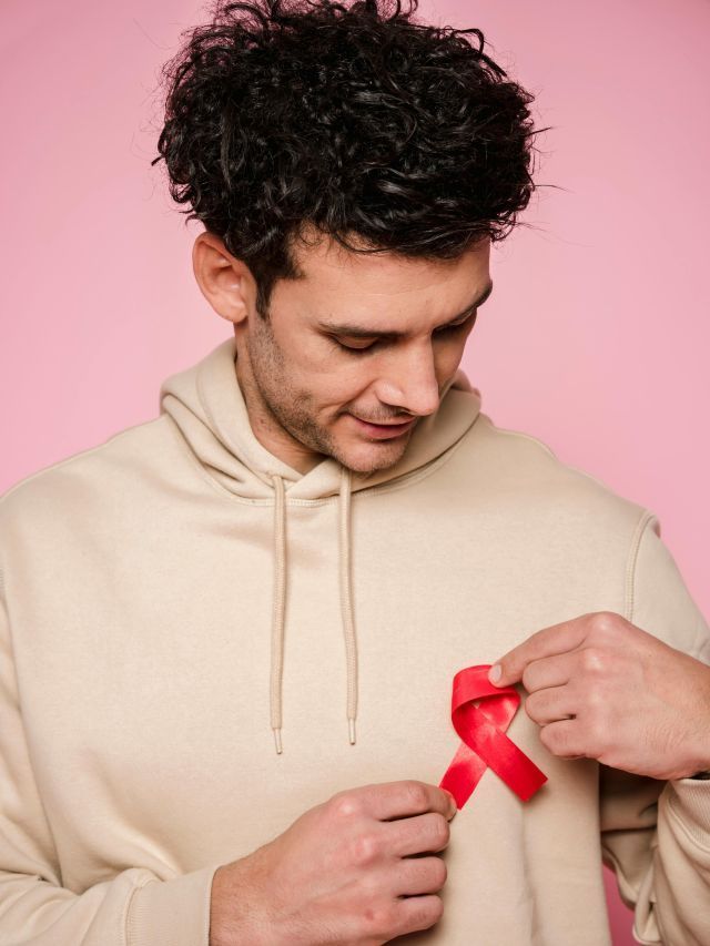 Pessoas que vivem com HIV podem não transmitir o vírus; entenda