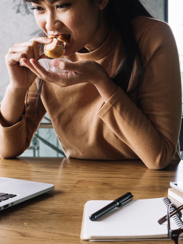 Hábitos afastam alimentação saudável no trabalho