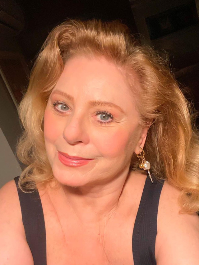 Vera Fischer posta fotos só de camiseta: "74 anos bem vividos" | CNN Brasil
