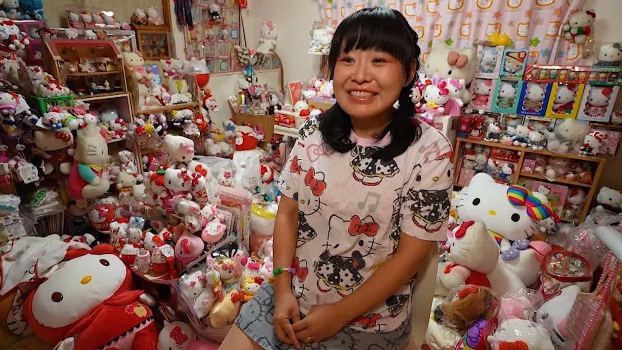 Conheça a superfã da Hello Kitty que coleciona 10 mil brinquedos