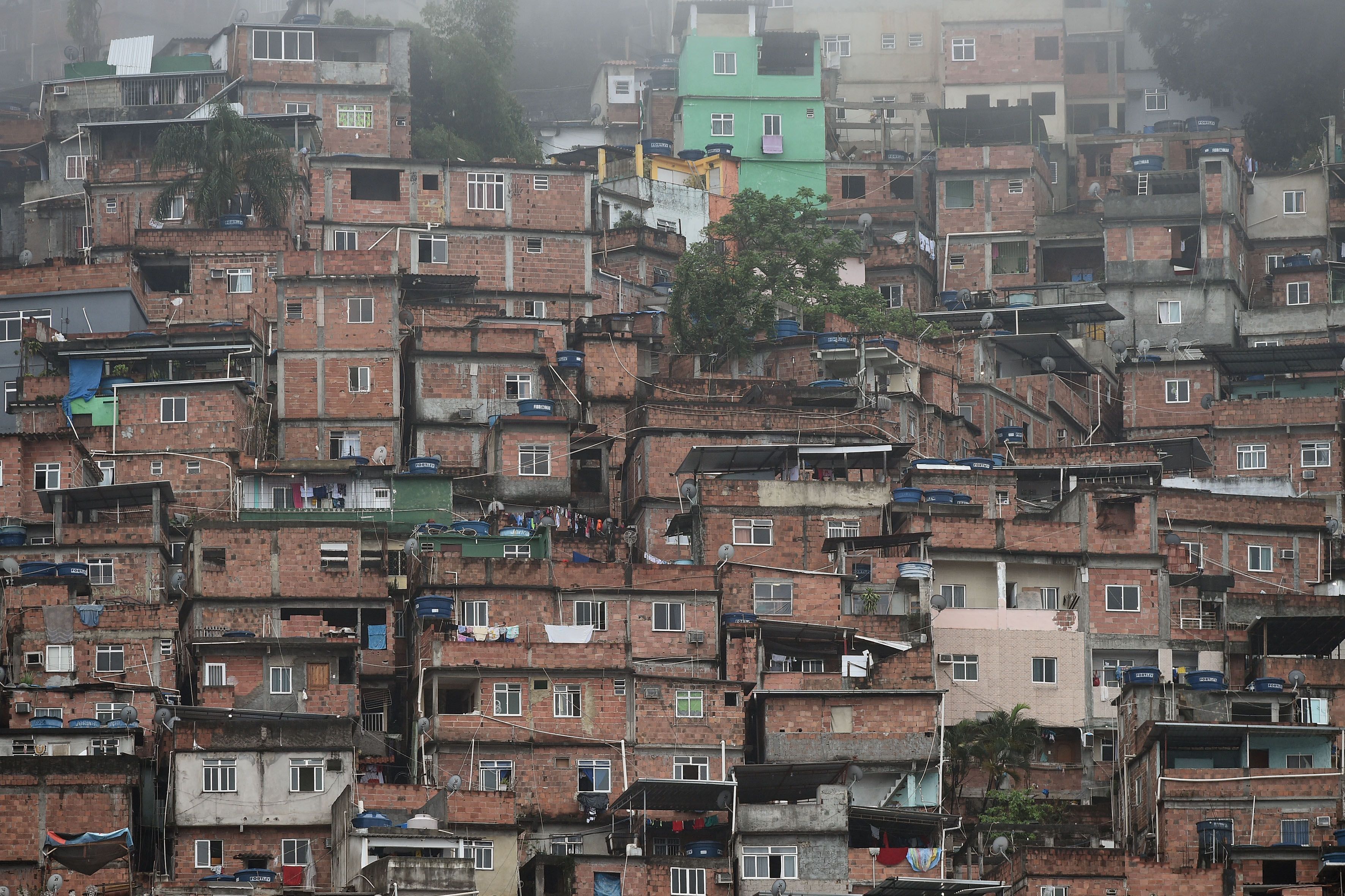 IBGE: 8% da população do Brasil vive em favelas; veja as maiores