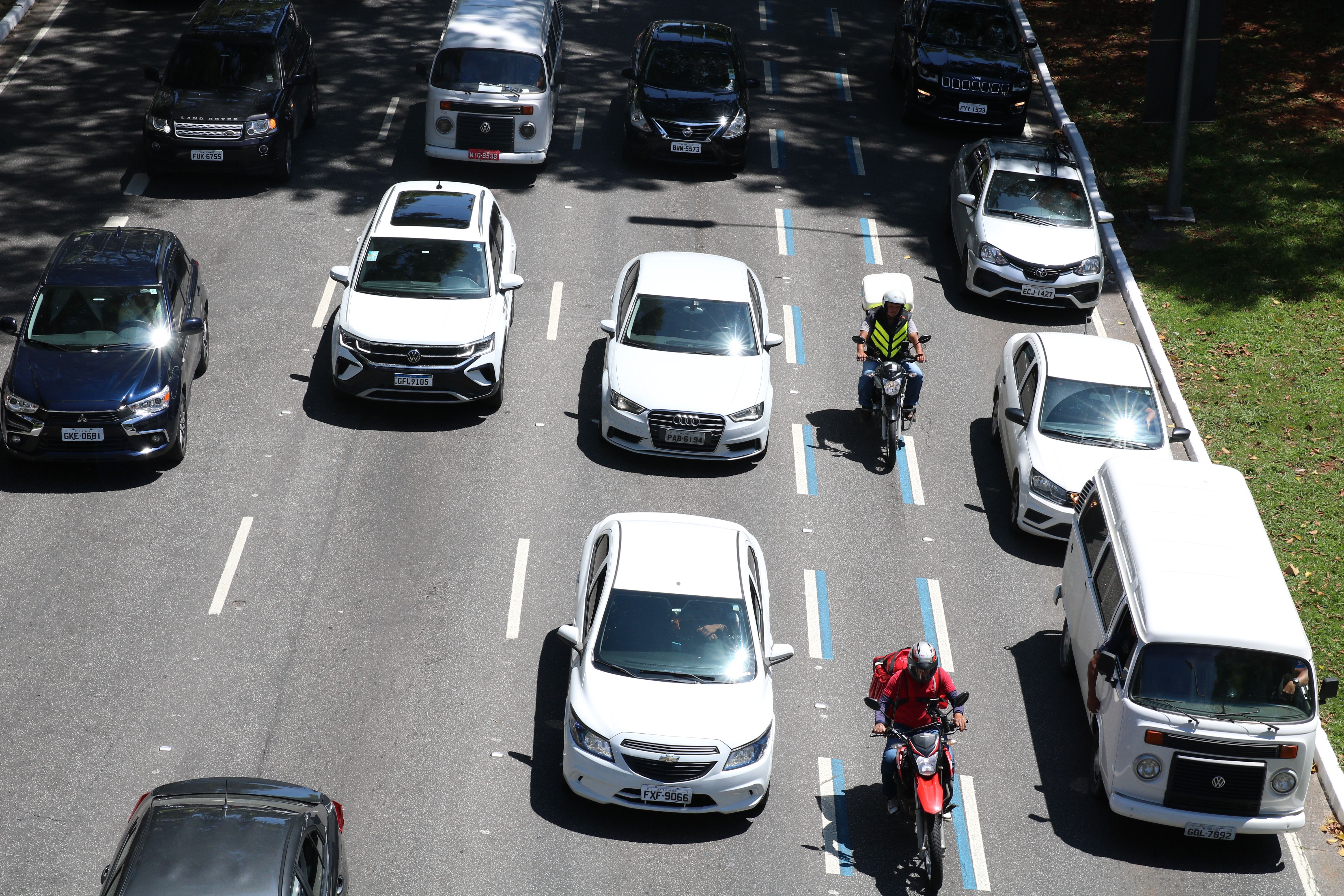 Motociclistas homens cometem 2 vezes mais infrações no Brasil, diz pesquisa