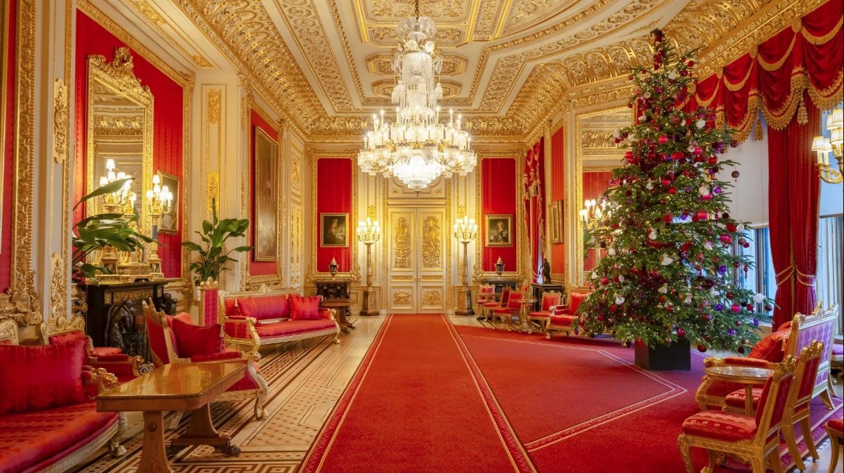 De Windsor a Kensington: veja palácios reais decorados para o Natal