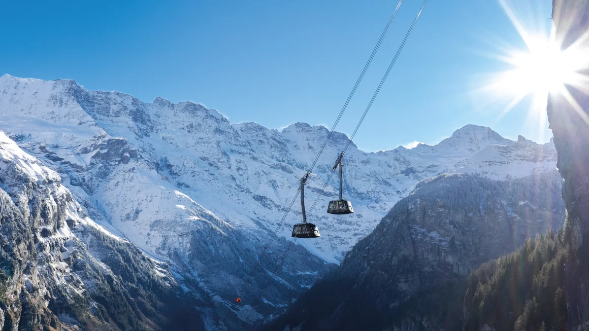 Teleférico mais íngreme do mundo é inaugurado nos alpes da Suíça