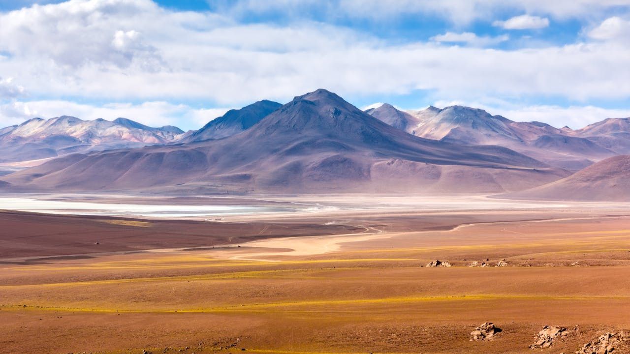 Atacama: deserto tem cenários plurais, de dunas a lagoas termais