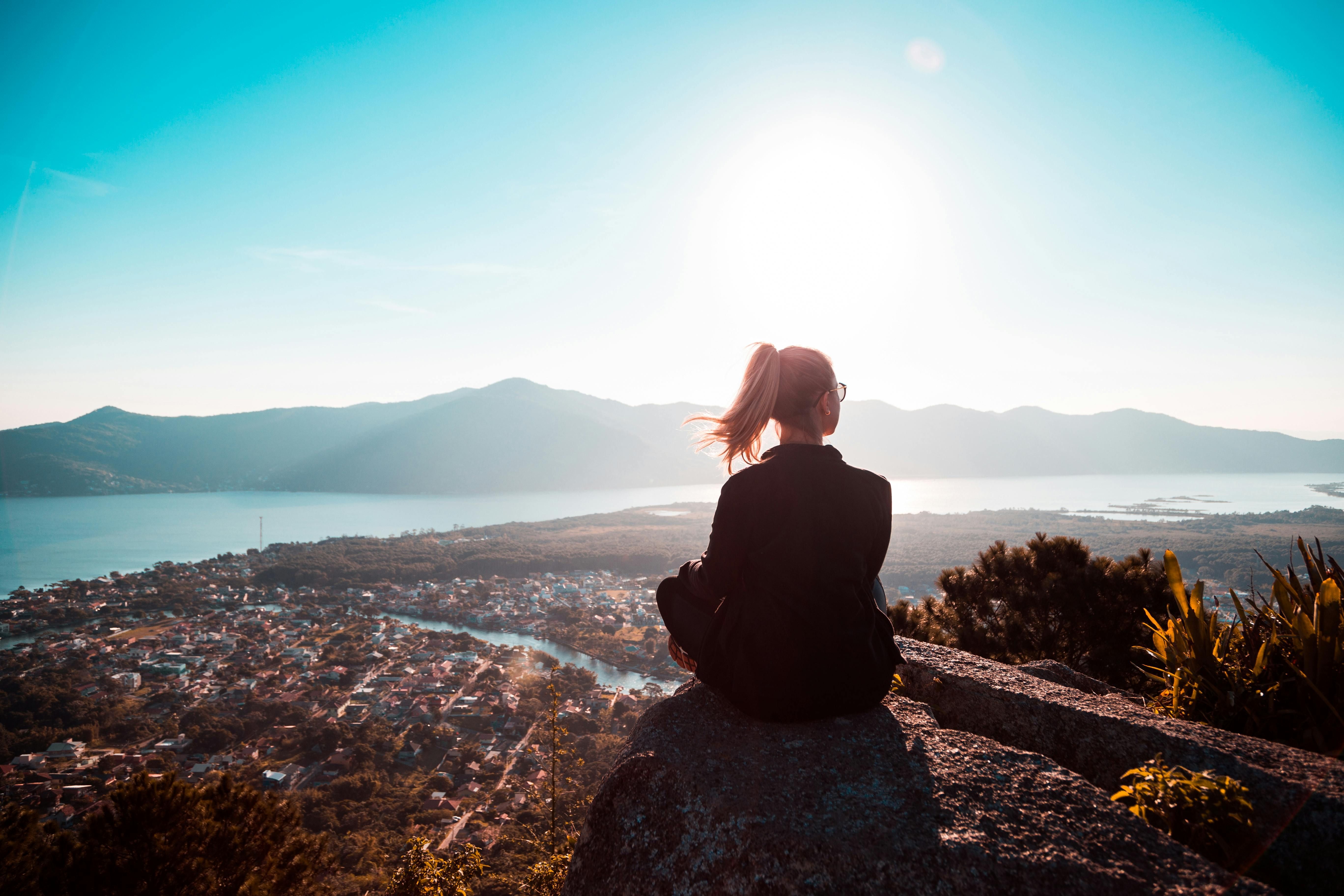 A diferença entre solidão e solitude: Dr. Kalil e Monja Coen explicam