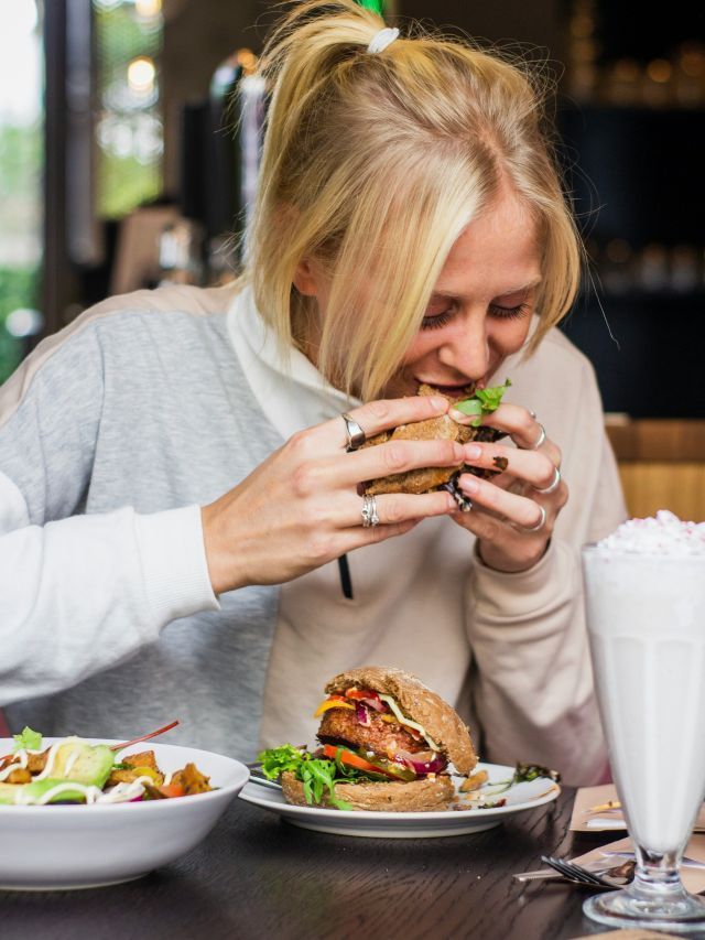Comer na hora certa: como o relógio do corpo turbina seu metabolismo